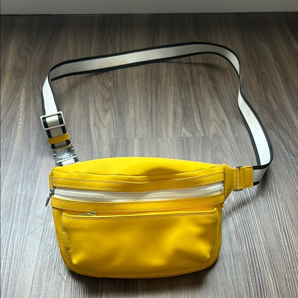 Away Travel Fanny Pack Yellow - Picture 2 of 7